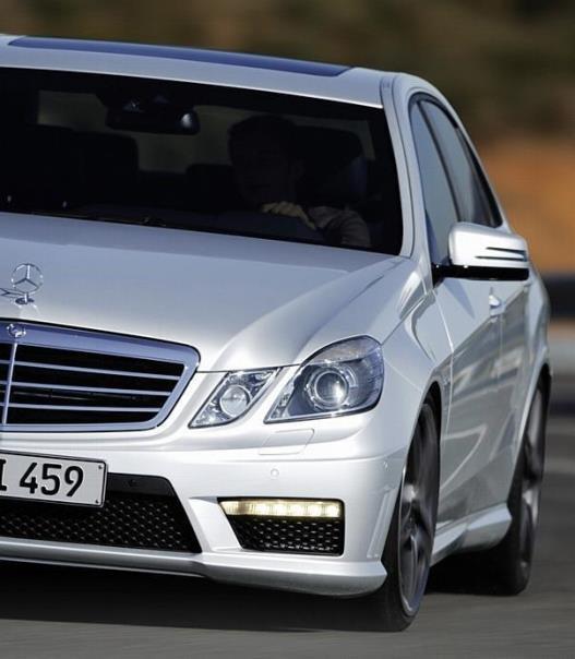 E 63 AMG mit 525 PS und AMG SPEEDSHIFT MCT 7-Gang-Sportgetriebe.